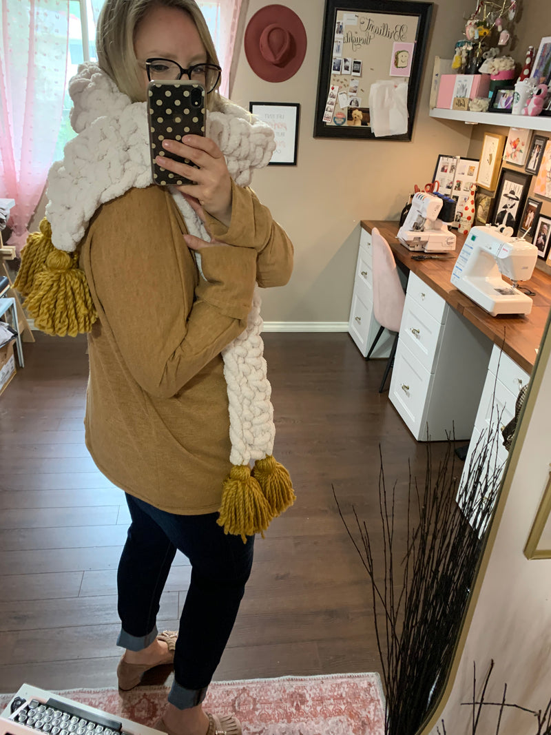 Snowy - Cuddle Scarf - Yellow Tassels