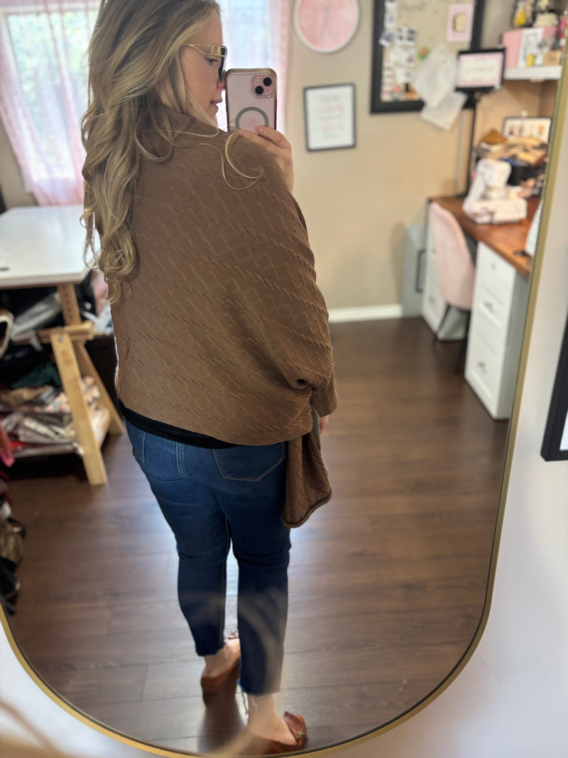 Latte Cable Knit – City Shrug
