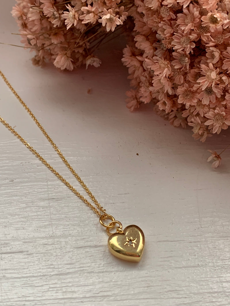 Love Story - Heart Pendant Necklace - Gold Plated